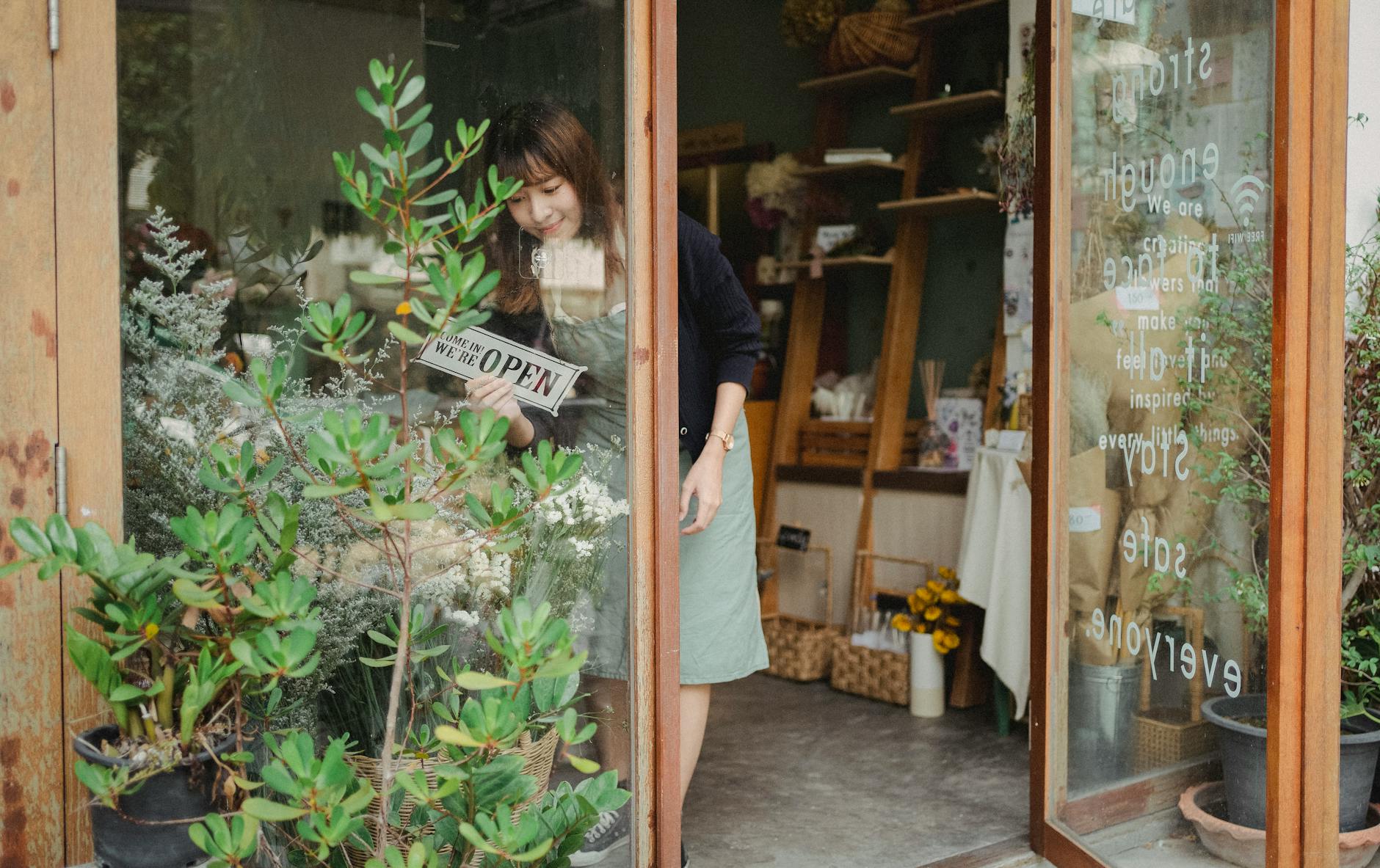 Foot Traffic Advertising Campaigns That Drive Real Store Visits